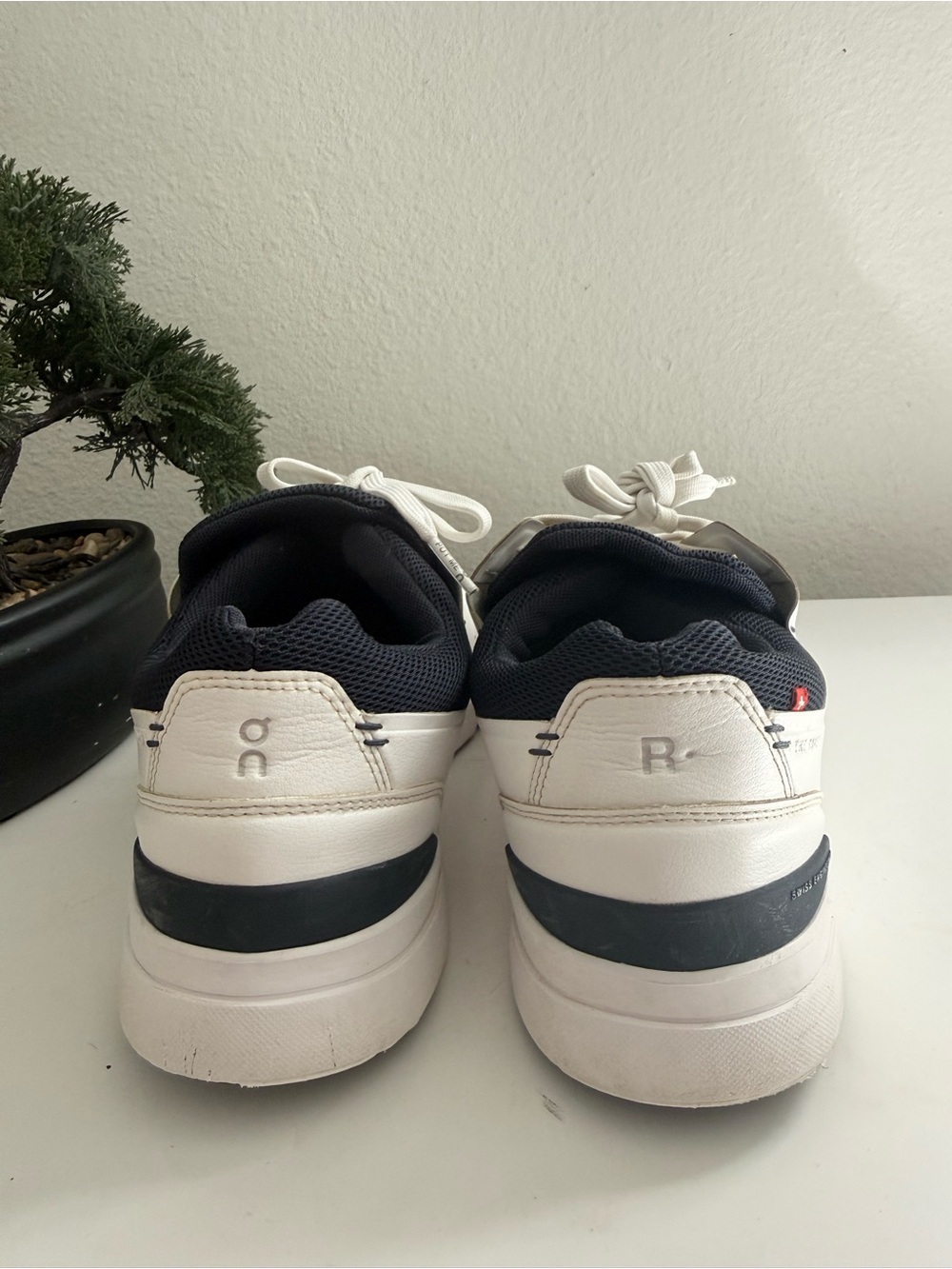 On Running Men size 12 the Roger avantage  Low-Top Sneakers in White and Black - Picture 5 of 10